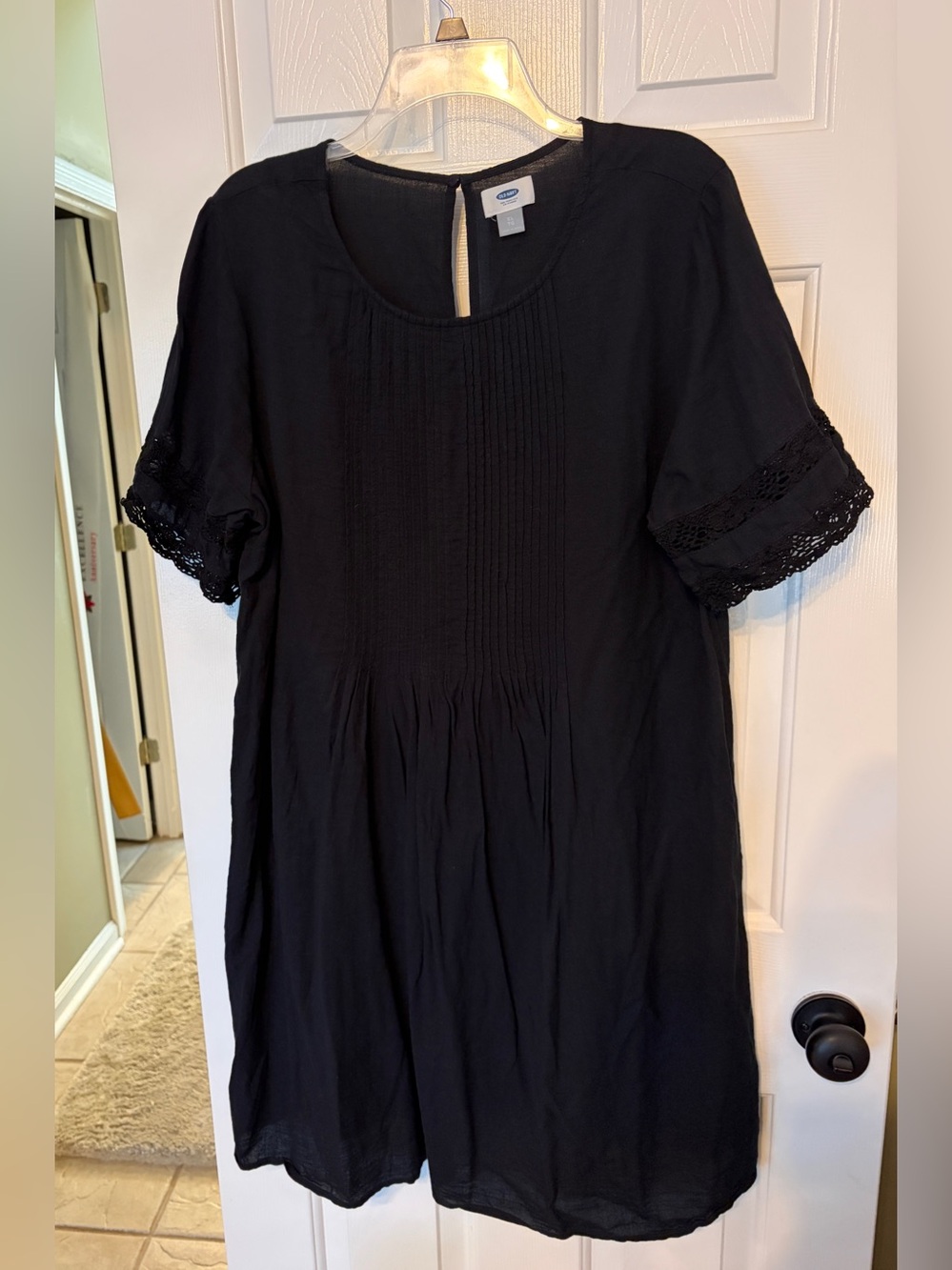 Old Navy XL Black Pintuck Dress with Lace Accent Sleeves 🖤